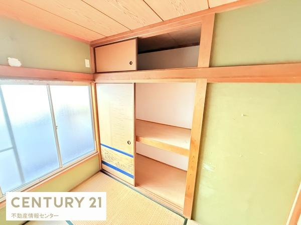 【収納】 | 西九条一丁目　中古戸建 | 和室の収納は奥行もしっかりあります。