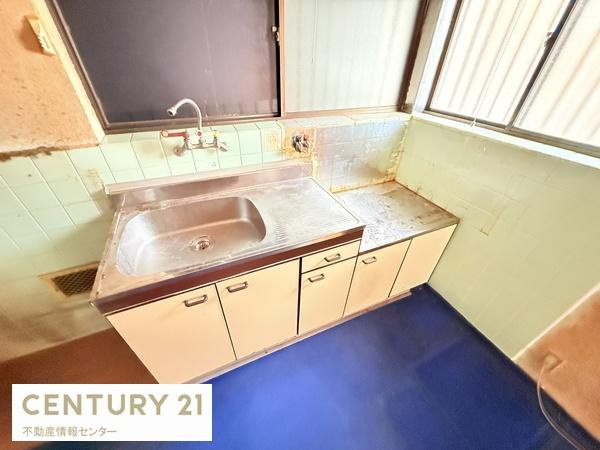 【キッチン】 | 西九条一丁目　中古戸建 | リフォームしがいのあるお部屋です！一から好きなようにプランニングできます。