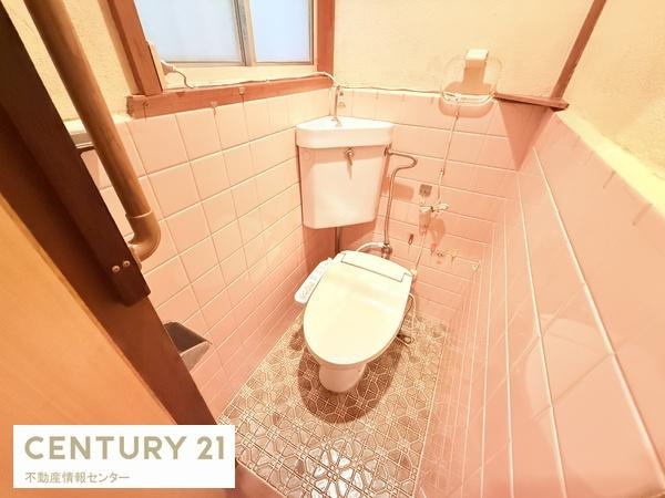 【トイレ】 | 西九条一丁目　中古戸建 | リフォームしがいのあるお部屋です！一から好きなようにプランニングできます。