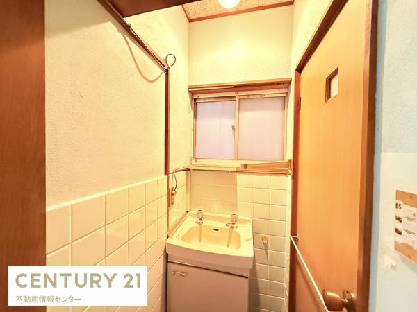 【独立洗面台】 | 西九条一丁目　中古戸建 | リフォームしがいのあるお部屋です！一から好きなようにプランニングできます。