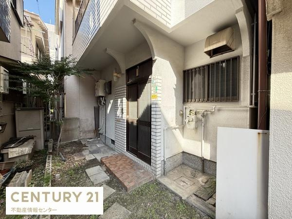 【前面道路含む現地写真】 | 西九条一丁目　中古戸建 | リフォームしがいのあるお部屋です！一から好きなようにプランニングできます。