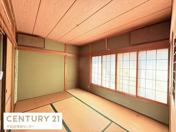 【寝室】 | 西九条一丁目　中古戸建 | リフォームしがいのあるお部屋です！一から好きなようにプランニングできます。