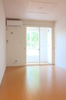 【居間・リビング】 | クヴェレ | こちらのリビングで趣味の時間をお楽しみください