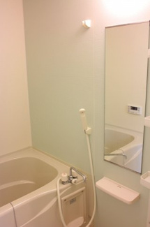 【浴室】 | クヴェレ | コンパクトで使いやすいお風呂です