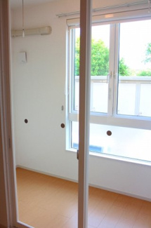 【内装】 | クヴェレ | 明るい室内です