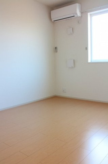 【内装】 | クヴェレ | 明るい室内です