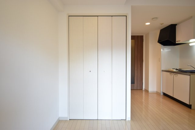 KDXレジデンス難波南の洋室