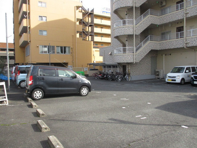 コーポ睦の駐車場