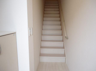 【玄関】 | Allez Crest Neo（アレ　クレスト　ネオ） | 階段
