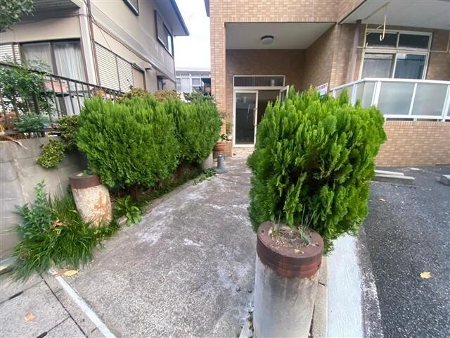 明原サンハイツの庭| 