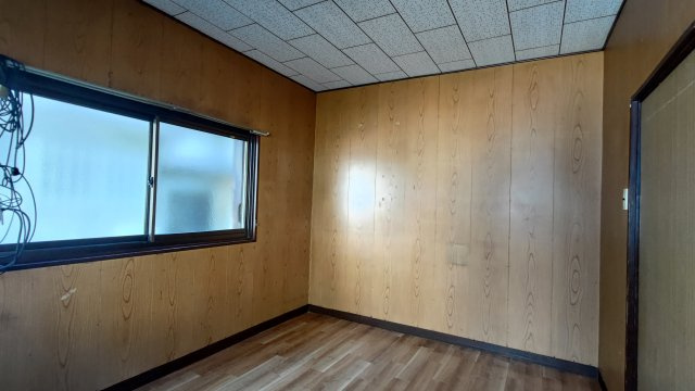 城南町1丁目貸家の洋室