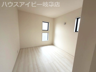 【洋室】 | 北方町北方新築建売限定1邸！リビング18帖の5LDK！お車スペース4台可能！小中学校徒歩6分！ | 北方町北方新築建売限定1邸！リビング18帖の5LDK！お車スペース4台可能！小中学校徒歩6分！