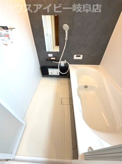 【浴室】 | 北方町北方新築建売限定1邸！リビング18帖の5LDK！お車スペース4台可能！小中学校徒歩6分！ | 北方町北方新築建売限定1邸！リビング18帖の5LDK！お車スペース4台可能！小中学校徒歩6分！