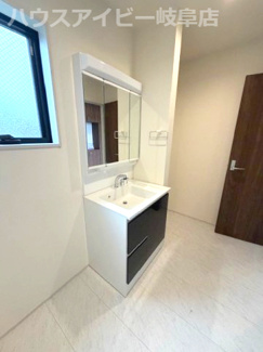 【独立洗面台】 | 北方町北方新築建売限定1邸！リビング18帖の5LDK！お車スペース4台可能！小中学校徒歩6分！ | 北方町北方新築建売限定1邸！リビング18帖の5LDK！お車スペース4台可能！小中学校徒歩6分！