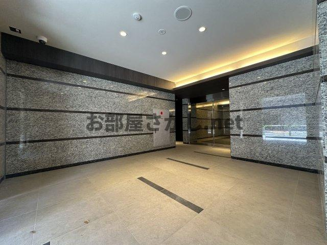 コンシェリア東京 ＜ＨＩＧＡＳＨＩＪＵＪＯ ＲＥＳＩＤＥＮＣＥ＞のエントランス