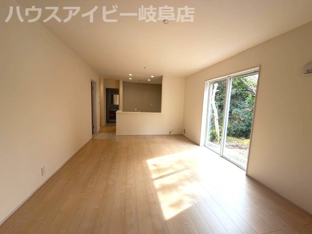 【居間・リビング】の画像