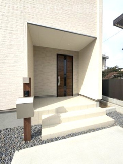 【玄関】 | 北方町加茂新築建売全2棟！ウォークインクローゼット3か所！収納豊富なお家！最寄り駅まで徒歩10分！ | 北方町加茂新築建売全2棟！ウォークインクローゼット3か所！収納豊富なお家！最寄り駅まで徒歩10分！