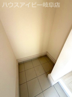 【玄関】 | 北方町加茂新築建売全2棟！ウォークインクローゼット3か所！収納豊富なお家！最寄り駅まで徒歩10分！ | 北方町加茂新築建売全2棟！ウォークインクローゼット3か所！収納豊富なお家！最寄り駅まで徒歩10分！