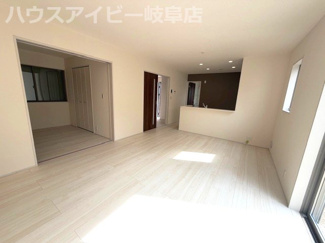 【居間・リビング】 | 北方町加茂新築建売全2棟！ウォークインクローゼット3か所！収納豊富なお家！最寄り駅まで徒歩10分！ | 北方町加茂新築建売全2棟！ウォークインクローゼット3か所！収納豊富なお家！最寄り駅まで徒歩10分！