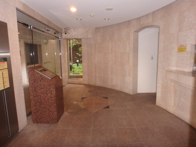 セレナハイム小石川西館のエントランス