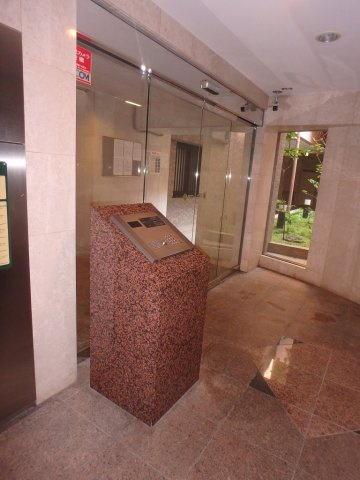 セレナハイム小石川西館のエントランス