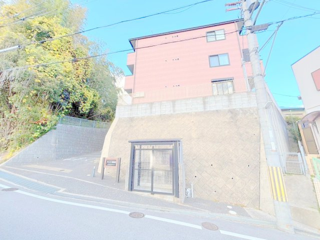 クレスト東生駒の外観