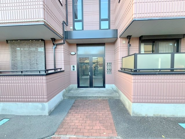 クレスト東生駒のエントランス