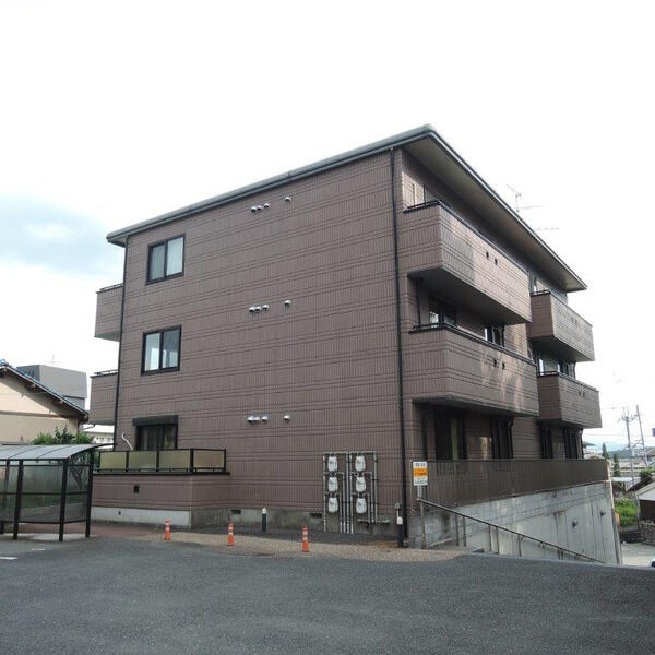 クレスト東生駒の外観