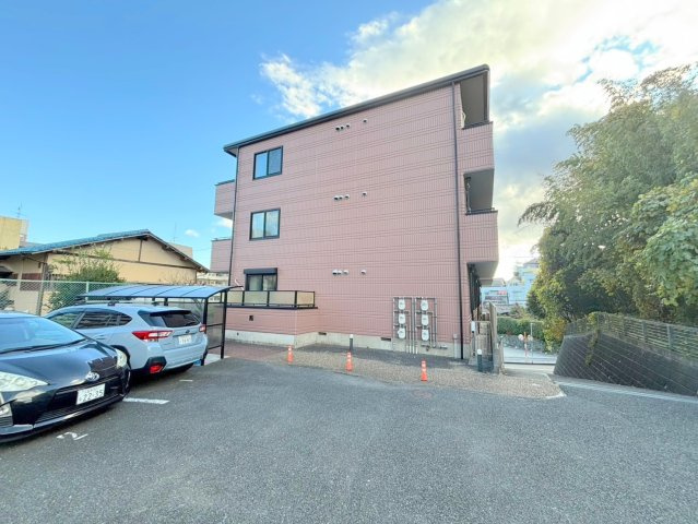 クレスト東生駒の外観