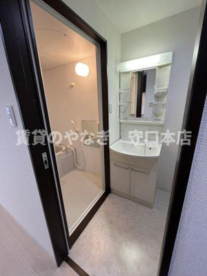 【洗面所】 | アクセス大日アパートメント | ゆったりとスペースのある洗面所