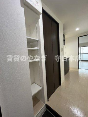 【玄関】 | アクセス大日アパートメント | 収納もある玄関です