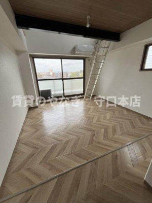 【居間・リビング】 | ライフワールド95 | 明るい洋室です