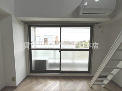 【居間・リビング】 | ライフワールド95 | 明るい洋室です