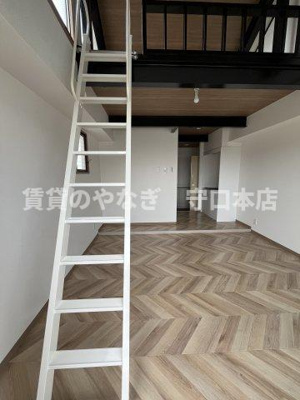 【洋室】 | ライフワールド95 | 上に上がる階段もゆったり♪