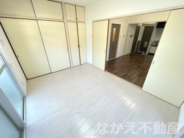 【寝室】 | 広くて明るい寝室