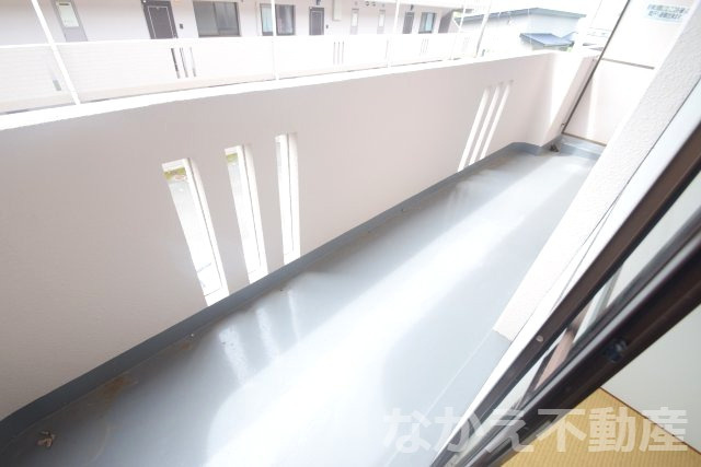 【バルコニー】 | 開放的で明るい空間を演出してくれるバルコニーです