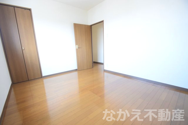 【寝室】 | 広くて明るい寝室