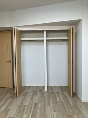 【収納】 | クリーンリバーフィネス手稲オーブ | 居室収納にはハンガーポールや上部棚もついてます♪