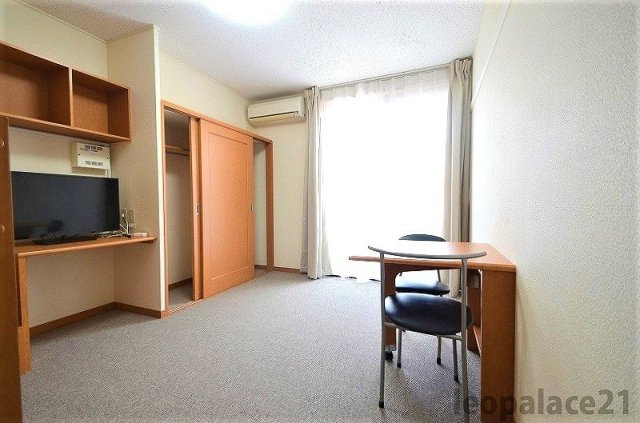 レオパレス川向の居間・リビング|同タイプの写真です