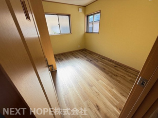 【洋室】 | 宝塚市宝梅３丁目中古戸建 | ２階洋室６帖です♪令和７年９月リフォーム済み！お待たせ無しで即ご入居していただけます！！