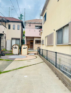 【駐車場】 | 宝塚市宝梅３丁目中古戸建 | 駐車スペースです♪２台分可能です！ハイルーフ車も可能です！！