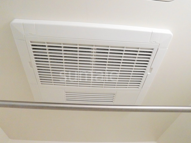 リファイズ小岩の浴室|浴室乾燥機付いてます。