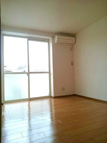 Ｖシャトー　アロースリーⅡの居間・リビング|ゆったりとした居間です