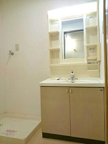 Ｖシャトー　アロースリーⅡの洗面所|スペースが確保できる洗面所です