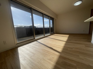 【居間・リビング】 | 【ローレルコートエスタ鹿山】✨️仲介手数料無料✨️旭出小学校・滝ノ水中学校