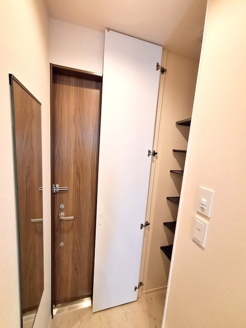 ＦｒｅｕｄｅＷｅｓｔｅｎ　フロイデヴェステンの玄関|★シューズBOX★