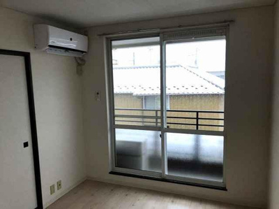 【居間・リビング】 | エメラルド紺屋Ｃ | ゆったりとした居間です