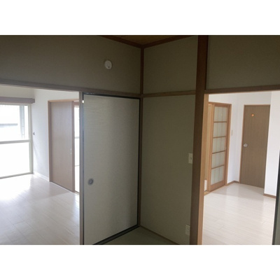 【内装】 | レストン・B | 明るい室内です