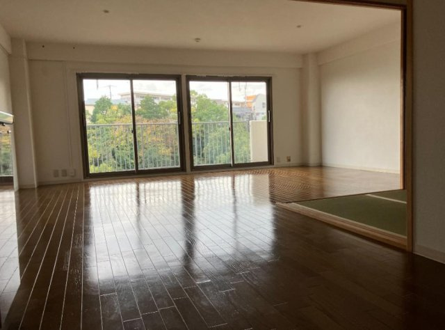 荒神山マンションの居間・リビング