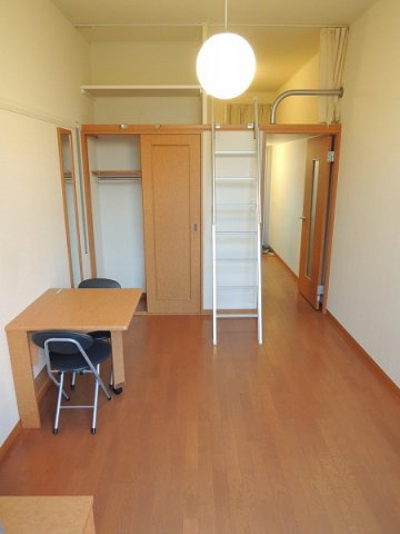 レオパレスＦｉｏｒｅⅢの居間・リビング